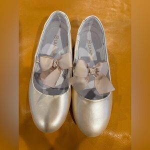 Cream Ballet Flats with Bow